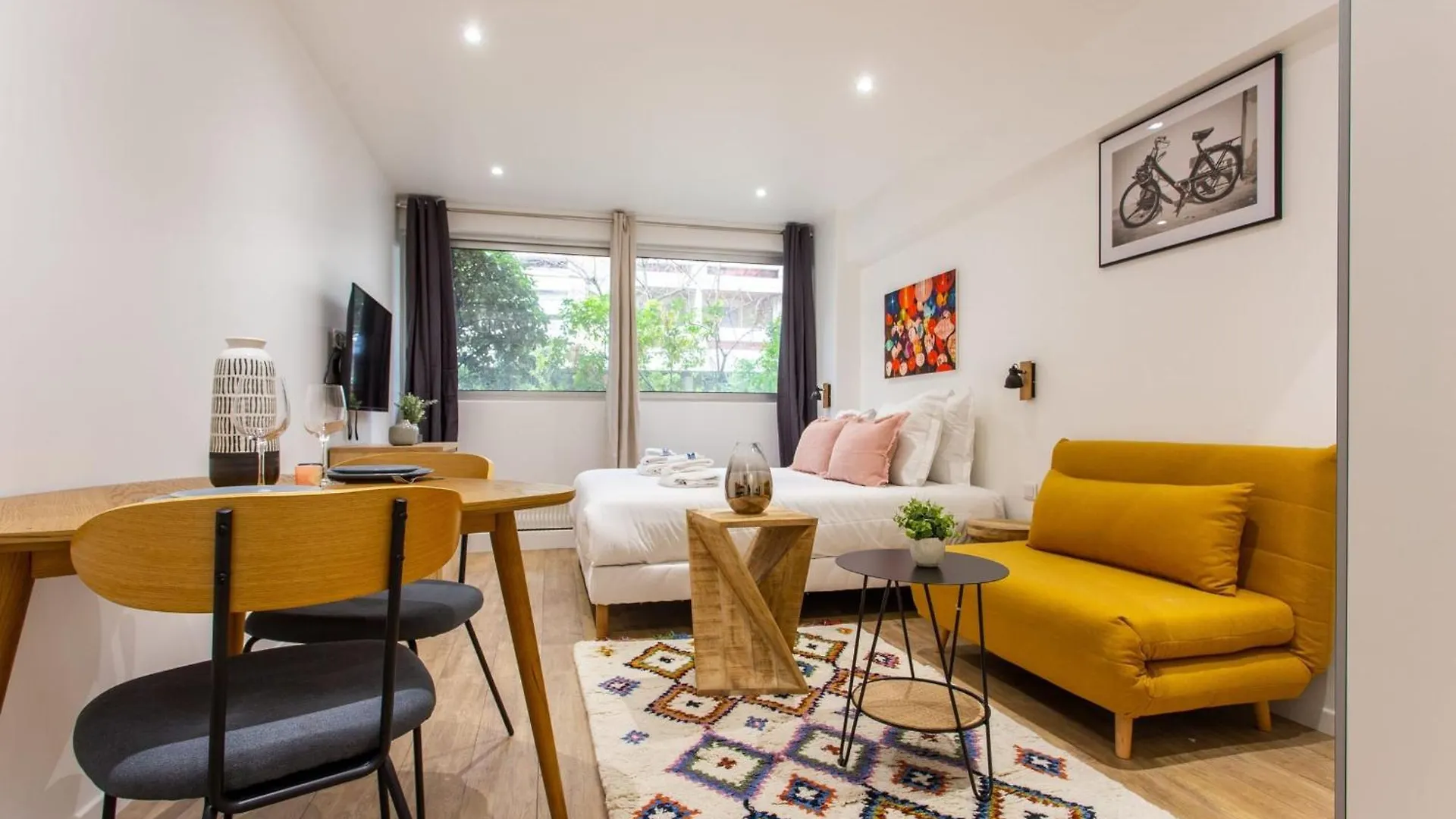 - Sacre Coeur Apartment *