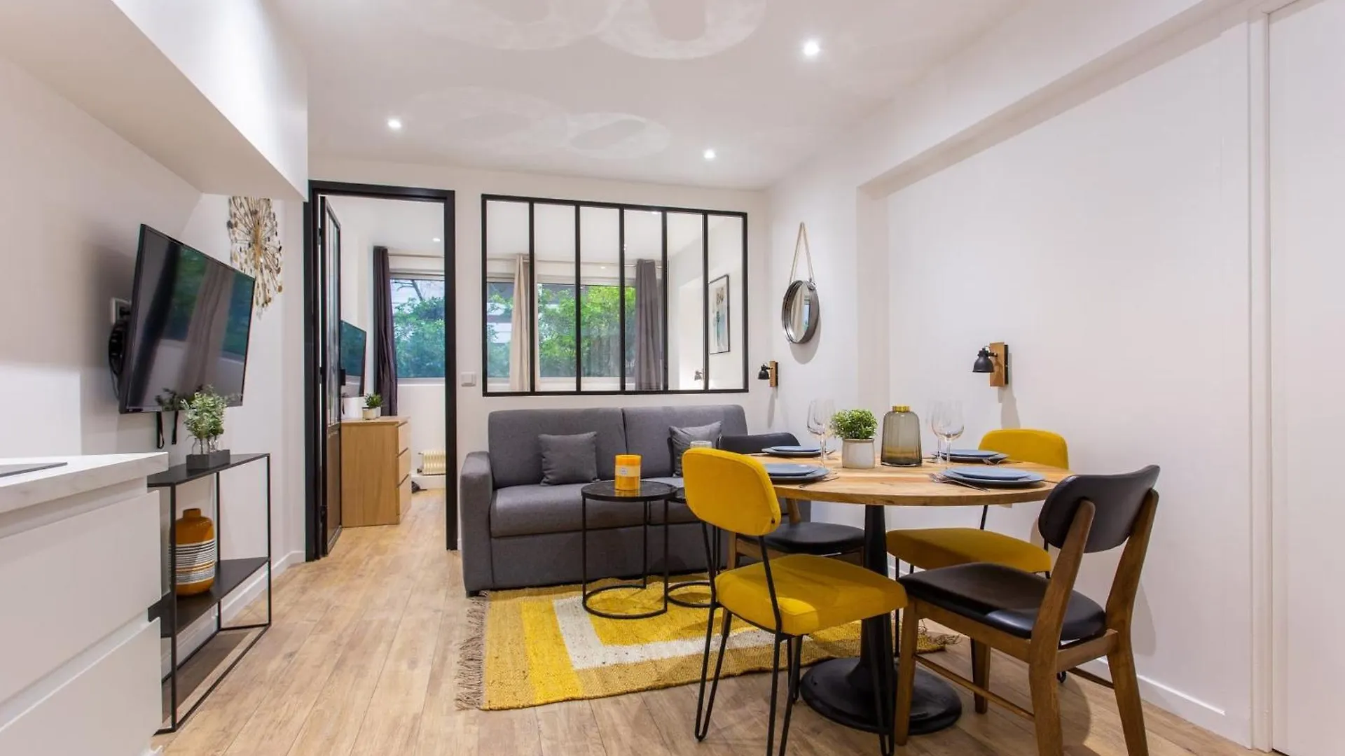 - Sacre Coeur Apartment